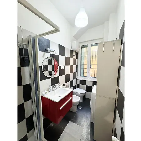 Ross House - Metro B Apartmán